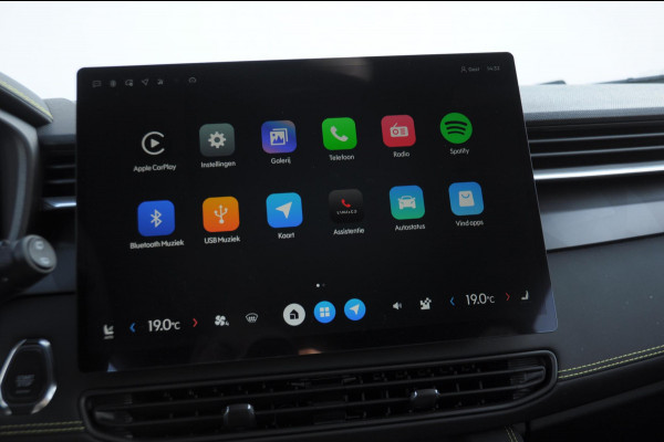 Lynk & Co 01 276PK Automaat Core / Adaptieve cruise control / Stoel - en stuurwielverarming / Parkeersensoren met camera / Apple carplay / Trekhaak / Metallic lak / 19" lichtmetalen velgen