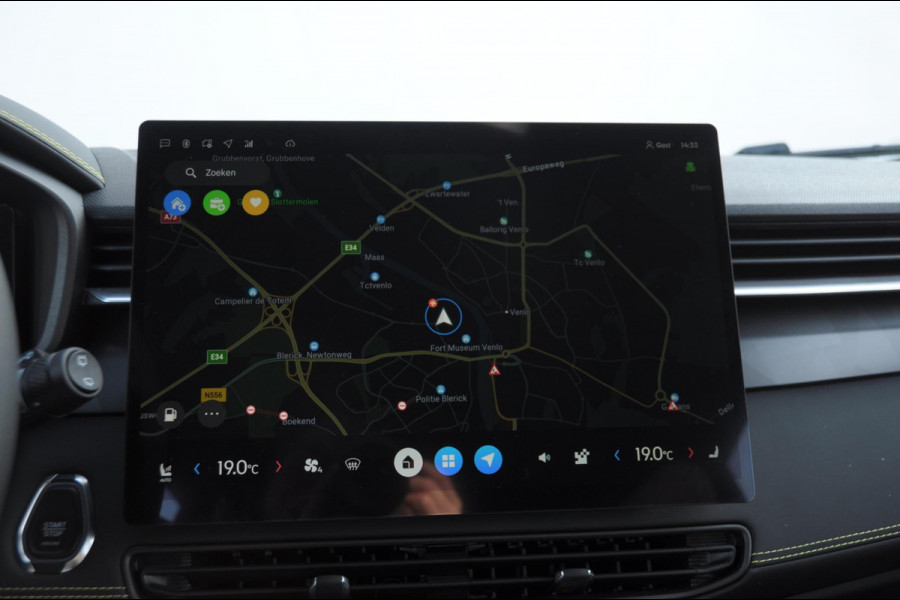 Lynk & Co 01 276PK Automaat Core / Adaptieve cruise control / Stoel - en stuurwielverarming / Parkeersensoren met camera / Apple carplay / Trekhaak / Metallic lak / 19" lichtmetalen velgen