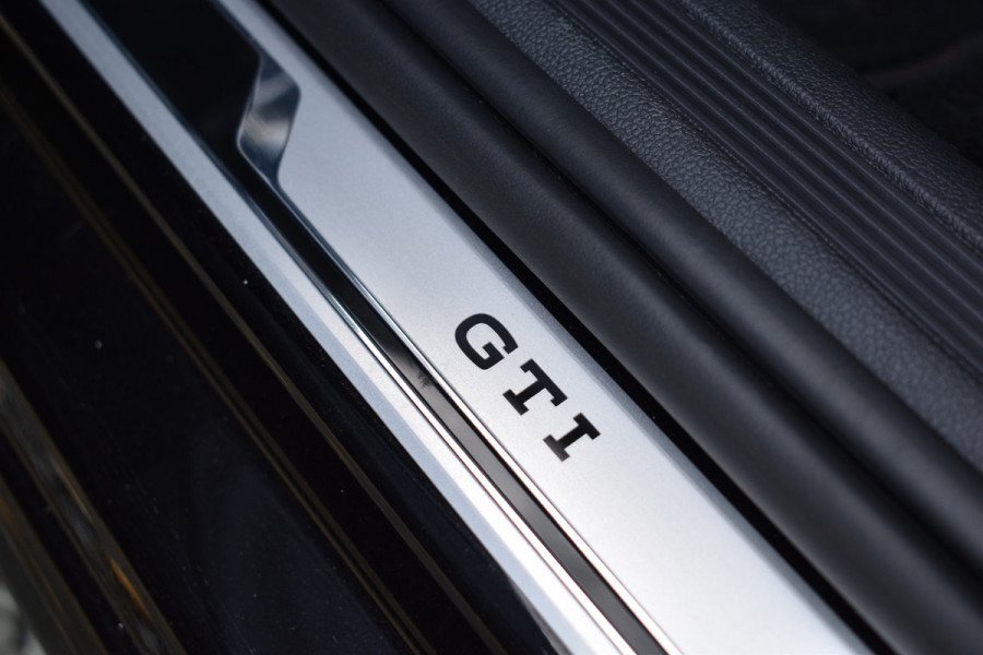 Volkswagen Polo 2.0 TSI GTI TSI 210PK DSG GTI-SPORT IQ-LIGHT/PDC/CARPLAY FABRIEKS GARANTIE ***