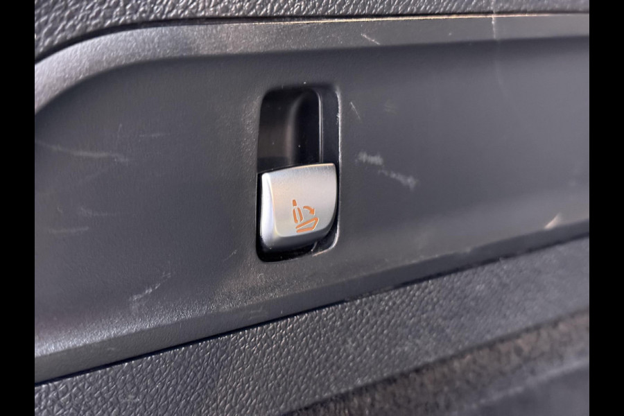 Mercedes-Benz EQC 400 4MATIC Business Solution AMG 80 kWh VAN € 35.900,- VOOR € 31.877,- UW LENTEVOORDEEL € 4.023,-! | SOH 94% | ADAPTIVE CRUISE CONTROL| ELEK. ACHTERKLEP| CAMERA| COMPLETE AUTO|