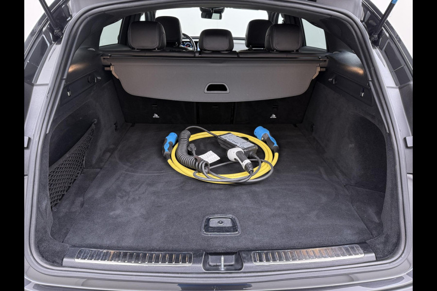 Mercedes-Benz EQC 400 4MATIC Business Solution AMG 80 kWh VAN € 35.900,- VOOR € 31.877,- UW LENTEVOORDEEL € 4.023,-! | SOH 94% | ADAPTIVE CRUISE CONTROL| ELEK. ACHTERKLEP| CAMERA| COMPLETE AUTO|