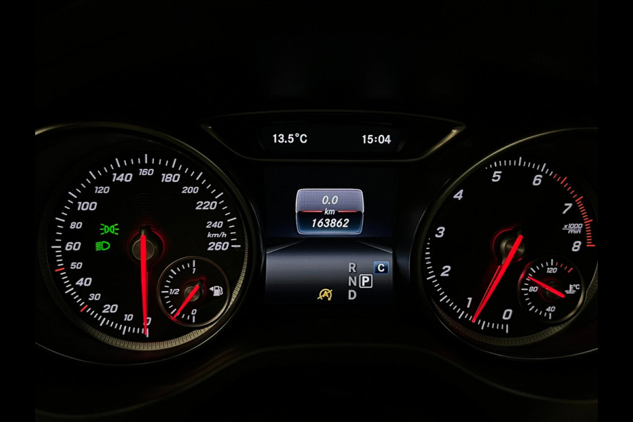 Mercedes-Benz CLA-Klasse Shooting Brake 180 / AMG / Night / Pano / NL-auto