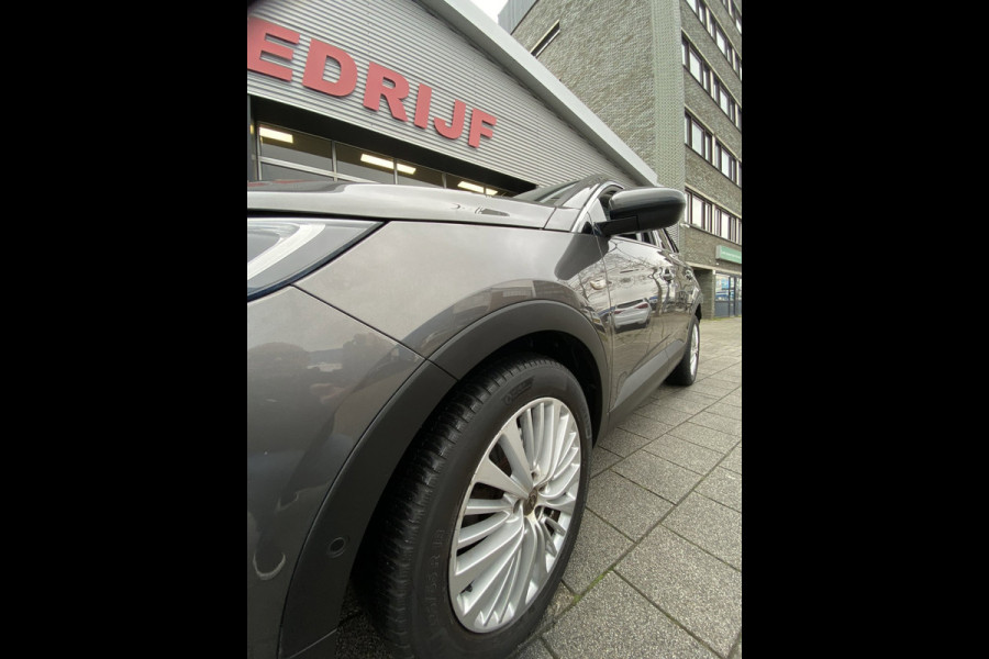 Opel Grandland X 1.2 Turbo Innovation - Panorama dak I Navigatie/Apple CarPlay I Airco I LED I PDC I Sport velgen I Dealer onderh.
