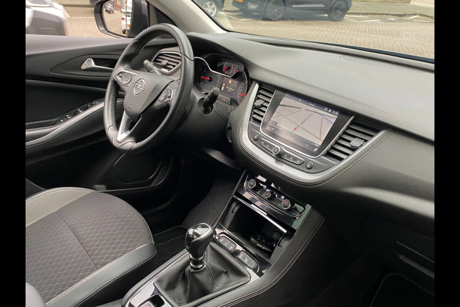 Opel Grandland X 1.2 Turbo Innovation - Panorama dak I Navigatie/Apple CarPlay I Airco I LED I PDC I Sport velgen I Dealer onderh.
