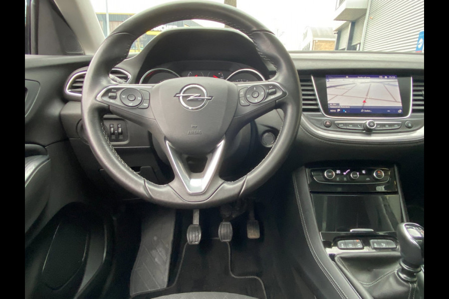 Opel Grandland X 1.2 Turbo Innovation - Panorama dak I Navigatie/Apple CarPlay I Airco I LED I PDC I Sport velgen I Dealer onderh.