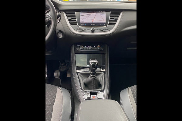 Opel Grandland X 1.2 Turbo Innovation - Panorama dak I Navigatie/Apple CarPlay I Airco I LED I PDC I Sport velgen I Dealer onderh.