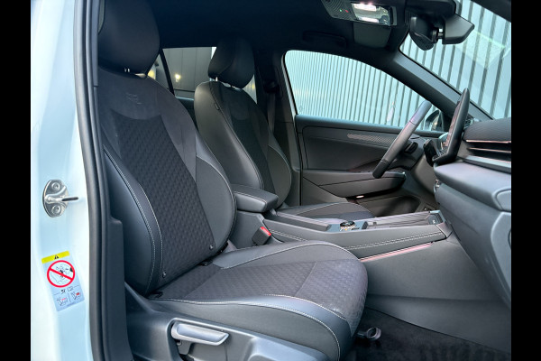 Volkswagen T-Roc 1.5 eTsi R-Line First Edition | Black Style | 360 Camera | Head Up | Elk. A-klep | IQ Light | Prijs Rijklaar!!