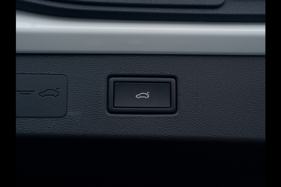 Volkswagen T-Roc 1.5 eTsi R-Line First Edition | Black Style | 360 Camera | Head Up | Elk. A-klep | IQ Light | Prijs Rijklaar!!