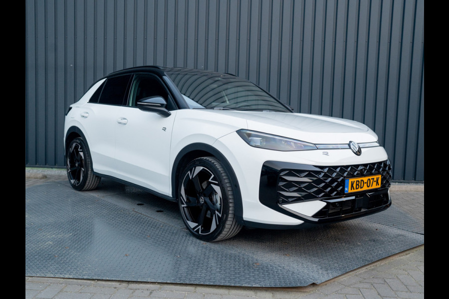 Volkswagen T-Roc 1.5 eTsi R-Line First Edition | Black Style | 360 Camera | Head Up | Elk. A-klep | IQ Light | Prijs Rijklaar!!