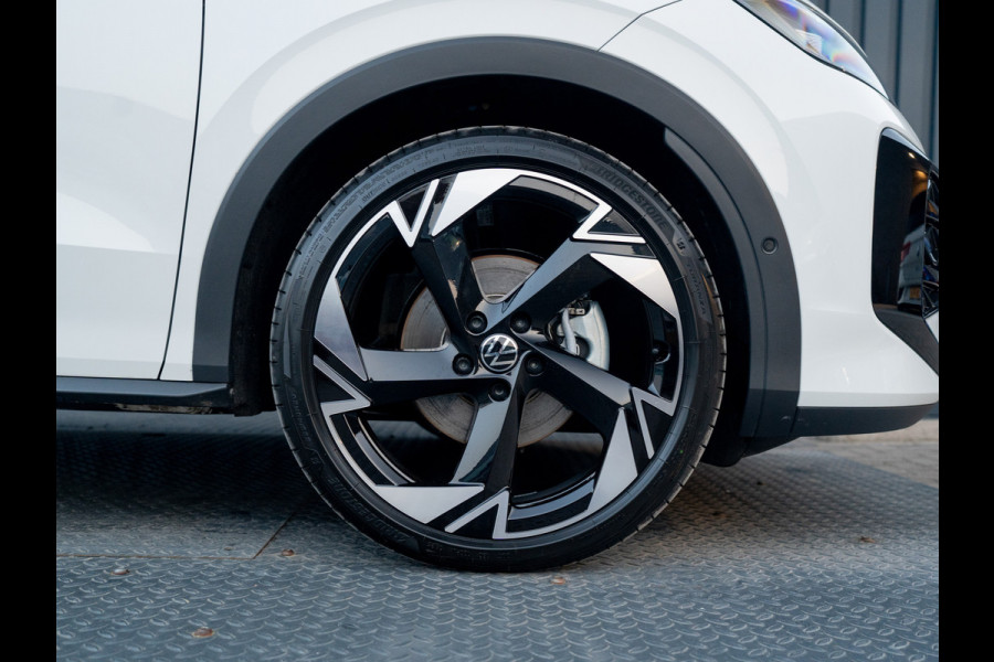 Volkswagen T-Roc 1.5 eTsi R-Line First Edition | Black Style | 360 Camera | Head Up | Elk. A-klep | IQ Light | Prijs Rijklaar!!