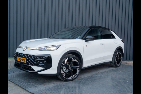 Volkswagen T-Roc 1.5 eTsi R-Line First Edition | Black Style | 360 Camera | Head Up | Elk. A-klep | IQ Light | Prijs Rijklaar!!
