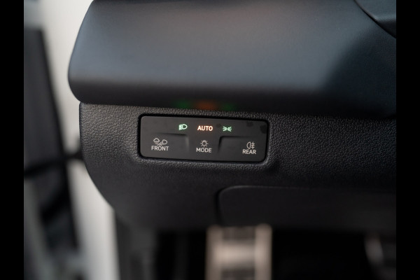 Volkswagen T-Roc 1.5 eTsi R-Line First Edition | Black Style | 360 Camera | Head Up | Elk. A-klep | IQ Light | Prijs Rijklaar!!