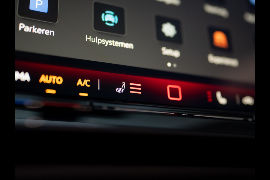 Volkswagen T-Roc 1.5 eTsi R-Line First Edition | Black Style | 360 Camera | Head Up | Elk. A-klep | IQ Light | Prijs Rijklaar!!