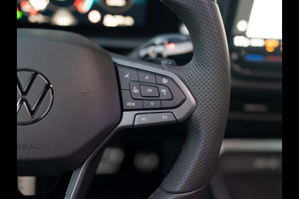 Volkswagen T-Roc 1.5 eTsi R-Line First Edition | Black Style | 360 Camera | Head Up | Elk. A-klep | IQ Light | Prijs Rijklaar!!