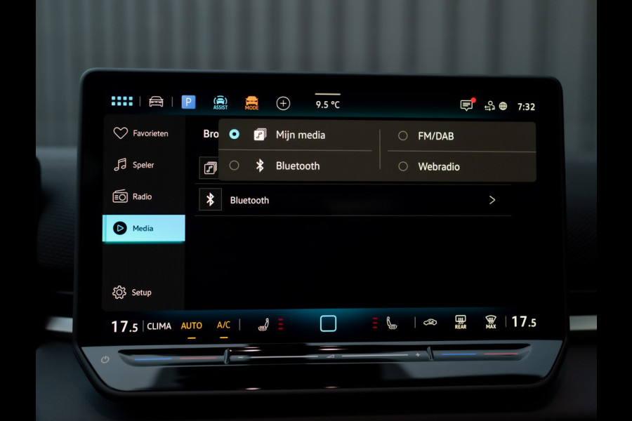 Volkswagen T-Roc 1.5 eTsi R-Line First Edition | Black Style | 360 Camera | Head Up | Elk. A-klep | IQ Light | Prijs Rijklaar!!