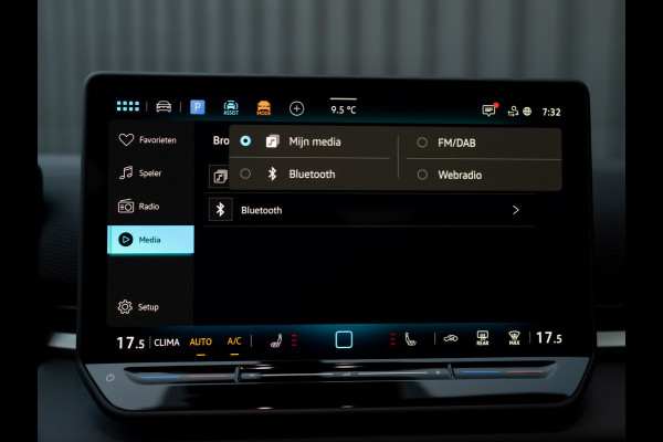 Volkswagen T-Roc 1.5 eTsi R-Line First Edition | Black Style | 360 Camera | Head Up | Elk. A-klep | IQ Light | Prijs Rijklaar!!