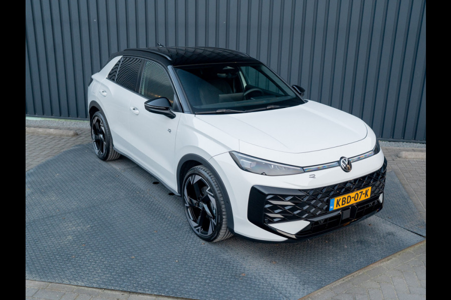 Volkswagen T-Roc 1.5 eTsi R-Line First Edition | Black Style | 360 Camera | Head Up | Elk. A-klep | IQ Light | Prijs Rijklaar!!