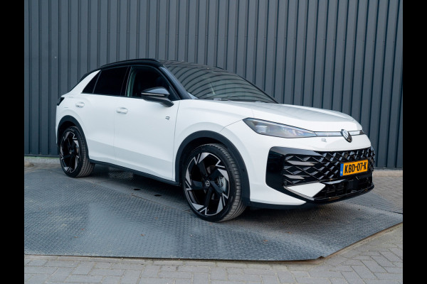 Volkswagen T-Roc 1.5 eTsi R-Line First Edition | Black Style | 360 Camera | Head Up | Elk. A-klep | IQ Light | Prijs Rijklaar!!