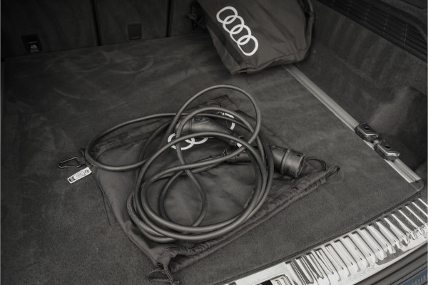 Audi Q8 55 TFSI e Quattro Pro Line S Pano Luchtvering ACC B&O 23"