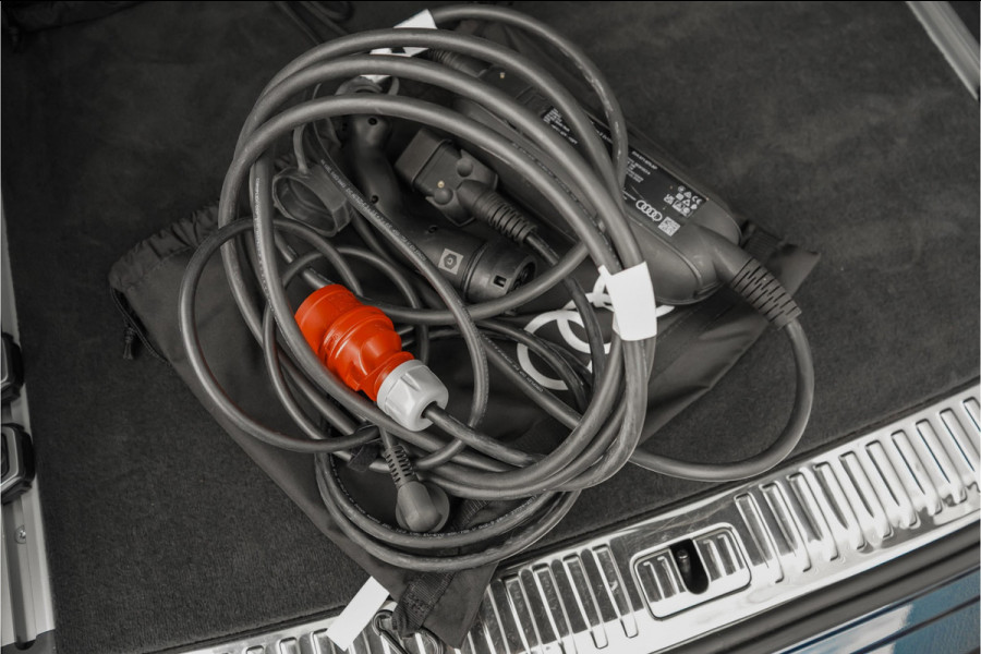 Audi Q8 55 TFSI e Quattro Pro Line S Pano Luchtvering ACC B&O 23"