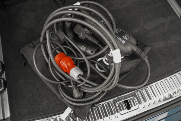 Audi Q8 55 TFSI e Quattro Pro Line S Pano Luchtvering ACC B&O 23"