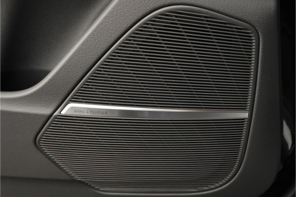 Audi Q8 55 TFSI e Quattro Pro Line S Pano Luchtvering ACC B&O 23"