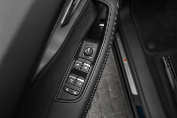 Audi Q8 55 TFSI e Quattro Pro Line S Pano Luchtvering ACC B&O 23"