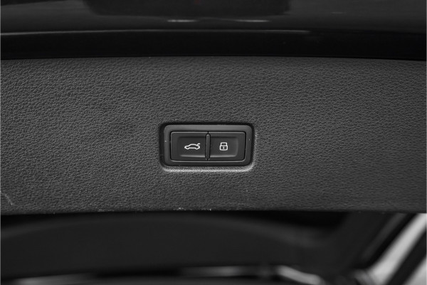 Audi Q8 55 TFSI e Quattro Pro Line S Pano Luchtvering ACC B&O 23"