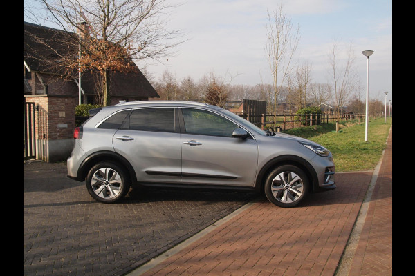 Kia e-Niro DynamicPlusLine 64 kWh | SOH 100% | Fase 3 | Panoramadak | Camera | Apple Carplay | Cruise Control