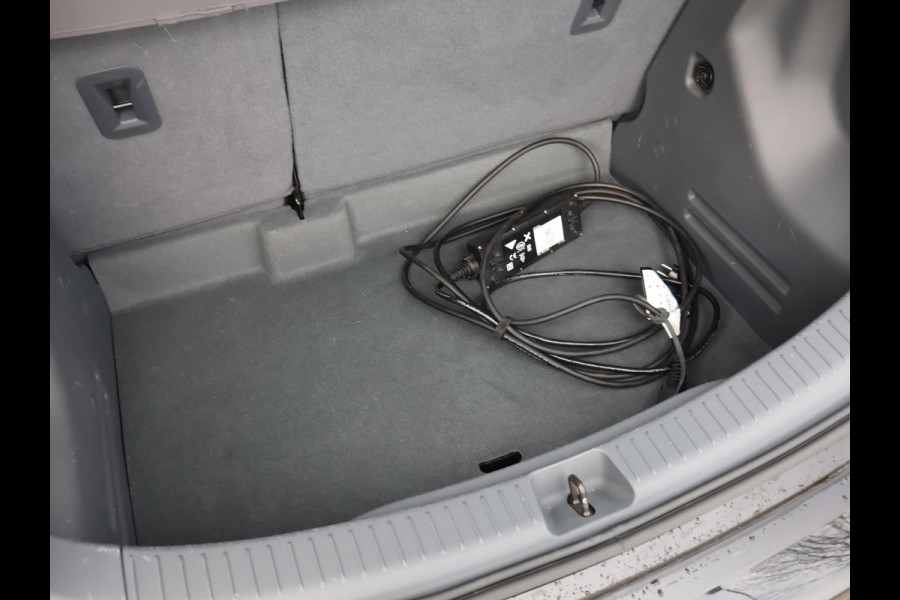 Opel Ampera-E LAUNCH EXECUTIVE 60 KWH + APPLE CARPLAY | BOSE | CAMERA | DAB