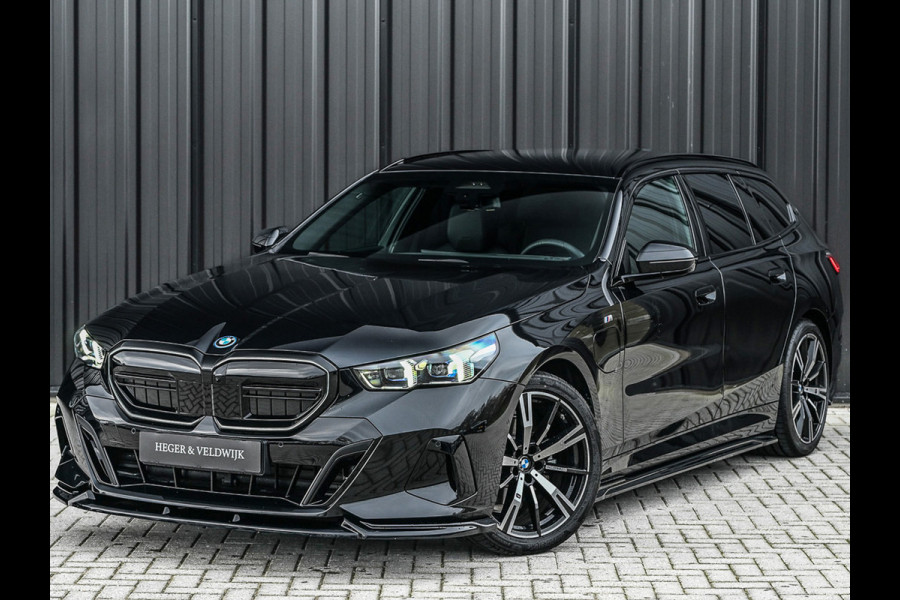 BMW 5 Serie Touring 530e Xdrive 300pk M Sport | Shadowline | Comfort access | Bowers&Wilkins | Iconic grill | Active cruise | 360 camera | Ambiance | El. trekhaak