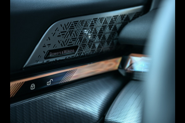 BMW 5 Serie Touring 530e Xdrive 300pk M Sport | Shadowline | Comfort access | Bowers&Wilkins | Iconic grill | Active cruise | 360 camera | Ambiance | El. trekhaak