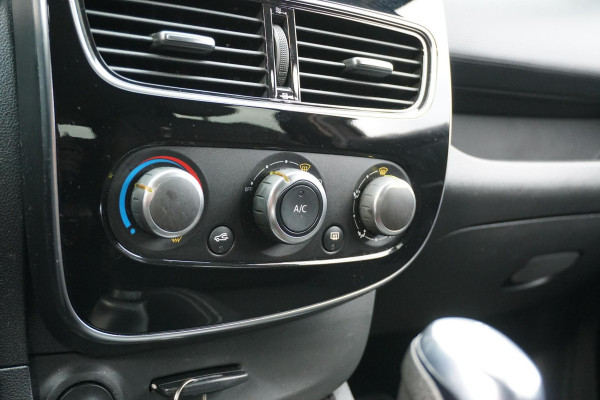 Renault Clio Estate 0.9 TCe Limited + NAVI / SENOREN / BLUETOOTH