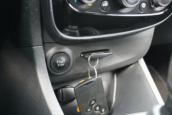 Renault Clio Estate 0.9 TCe Limited + NAVI / SENOREN / BLUETOOTH