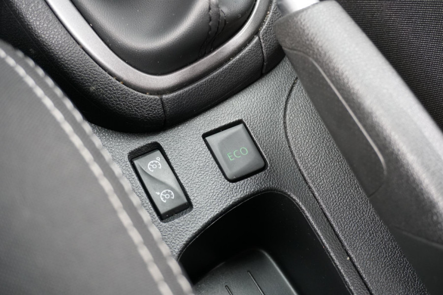 Renault Clio Estate 0.9 TCe Limited + NAVI / SENOREN / BLUETOOTH