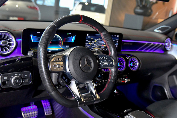 Mercedes-Benz CLA-Klasse AMG 35 4MATIC Aero. Schaal, Perf Stuur, Burm, Keyless, Camera, CarPlay, Sfeer!