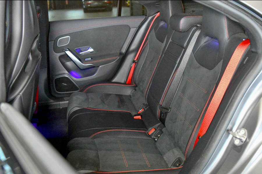 Mercedes-Benz CLA-Klasse AMG 35 4MATIC Aero. Schaal, Perf Stuur, Burm, Keyless, Camera, CarPlay, Sfeer!