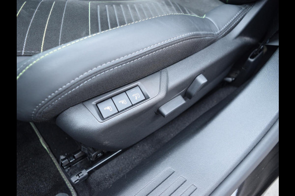 Peugeot 2008 1.2 Turbo GT SCHUIF- KANTELDAK | CAMERA MET SENSOREN | NAVI & CARPLAY |