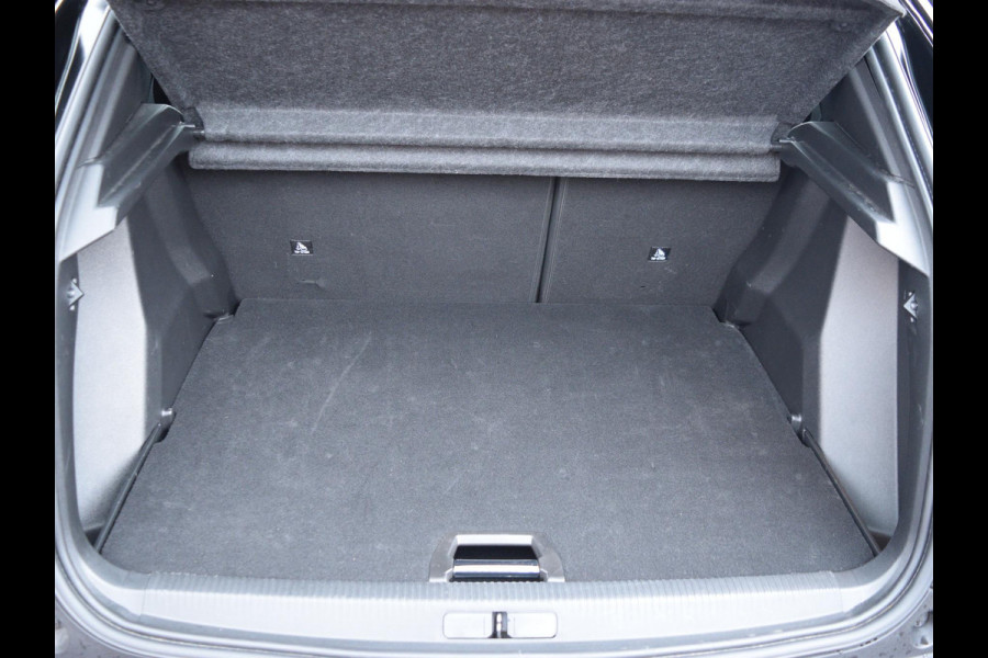 Peugeot 2008 1.2 Turbo GT SCHUIF- KANTELDAK | CAMERA MET SENSOREN | NAVI & CARPLAY |