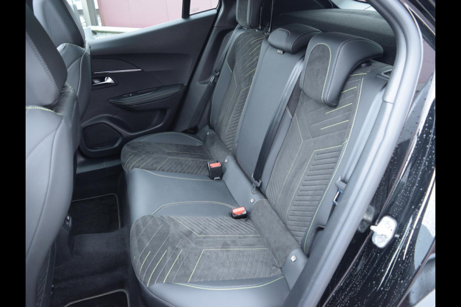 Peugeot 2008 1.2 Turbo GT SCHUIF- KANTELDAK | CAMERA MET SENSOREN | NAVI & CARPLAY |