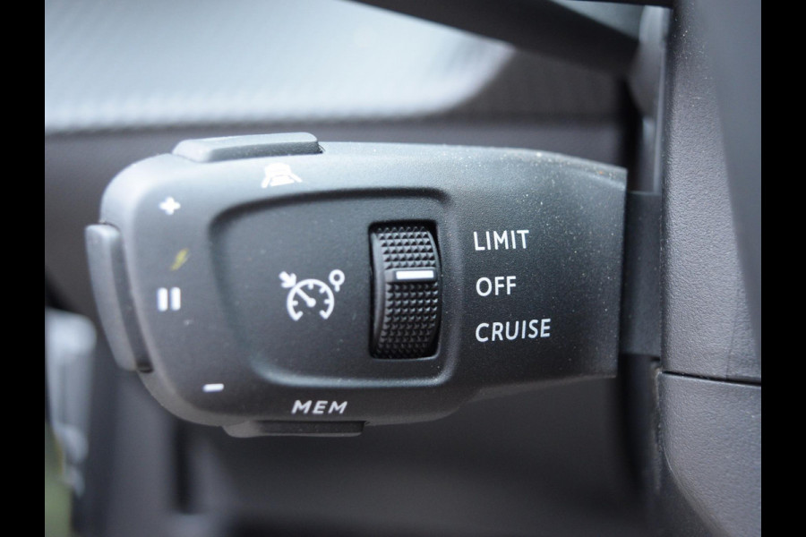 Peugeot 2008 1.2 Turbo GT SCHUIF- KANTELDAK | CAMERA MET SENSOREN | NAVI & CARPLAY |