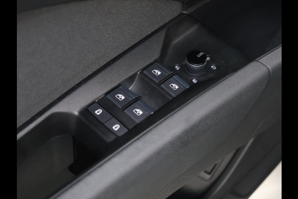 Audi Q4 Sportback e-tron 40 Launch edition Advanced Plus 77 kWh [TREKHAAK INKLAPBAAR, MEMORY SEATS, APPLE CARPLAY, ANDROID, STUURVERWARMING, ADAPTIVE CRUISE, CAMERA, STOELVERWARMING, PDC V+A, CLIMATE, NIEUWSTAAT]