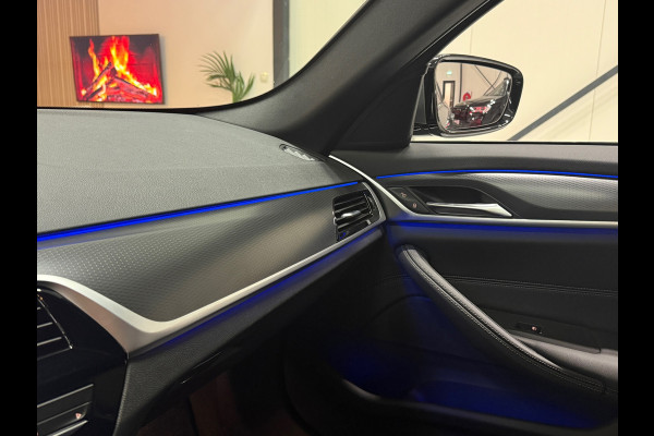 BMW 5 Serie Touring M-pakket Luchtvering VOL OPTIES | HUD | CarPlay | Trekhaak | Memory | Virtual | ACC