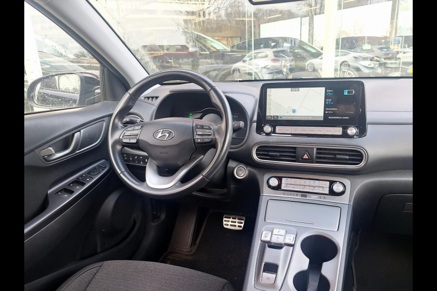 Hyundai Kona EV Fashion 64 kWh | SOH: nnb | Trekhaak | 3 Fase | Warmtepomp | HUD | Navi | Adaptive CC | Blindspot |