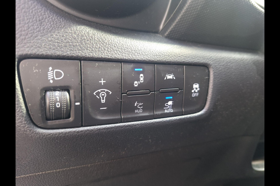 Hyundai Kona EV Fashion 64 kWh | SOH: nnb | Trekhaak | 3 Fase | Warmtepomp | HUD | Navi | Adaptive CC | Blindspot |