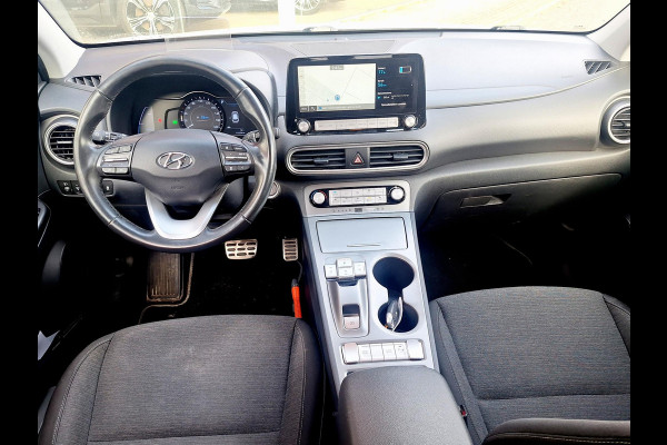 Hyundai Kona EV Fashion 64 kWh | SOH: nnb | 3 Fase | Warmtepomp | HUD | Navi | Adaptive CC | Blindspot |