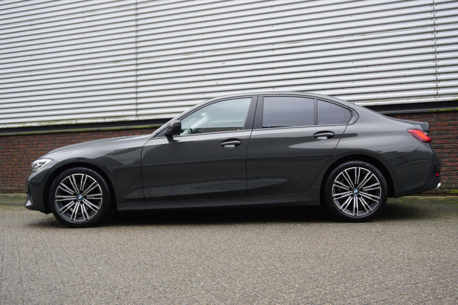 BMW 3-serie 320i High Exec.Individual/Dealeronderhouden/ Trekhaak wegklapbaar