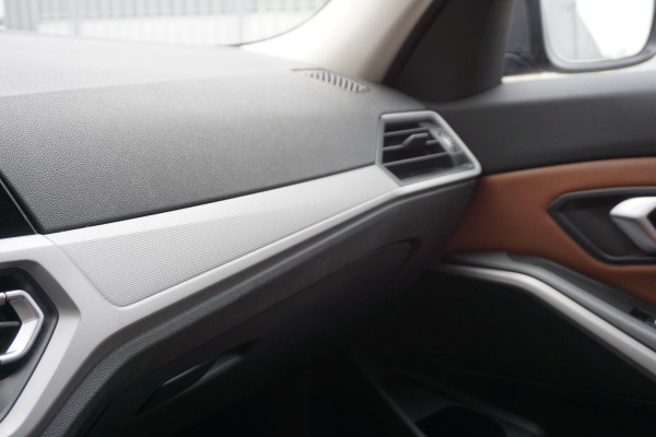 BMW 3-serie 320i High Exec.Individual/Dealeronderhouden/ Trekhaak wegklapbaar