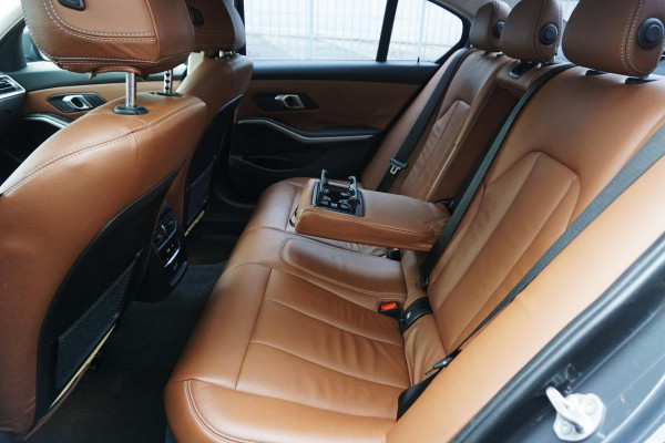 BMW 3-serie 320i High Exec.Individual/Dealeronderhouden/ Trekhaak wegklapbaar