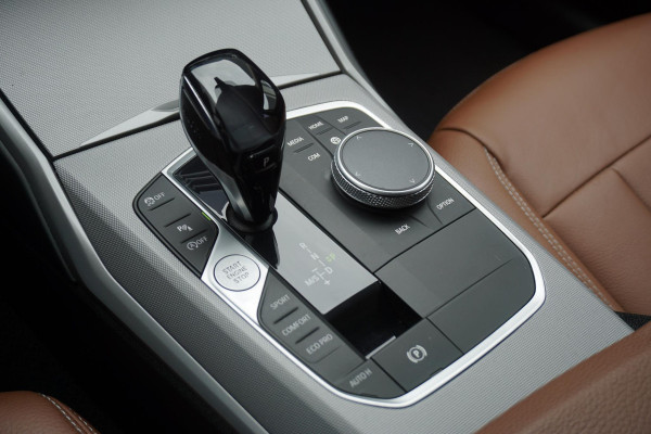 BMW 3-serie 320i High Exec.Individual/Dealeronderhouden/ Trekhaak wegklapbaar